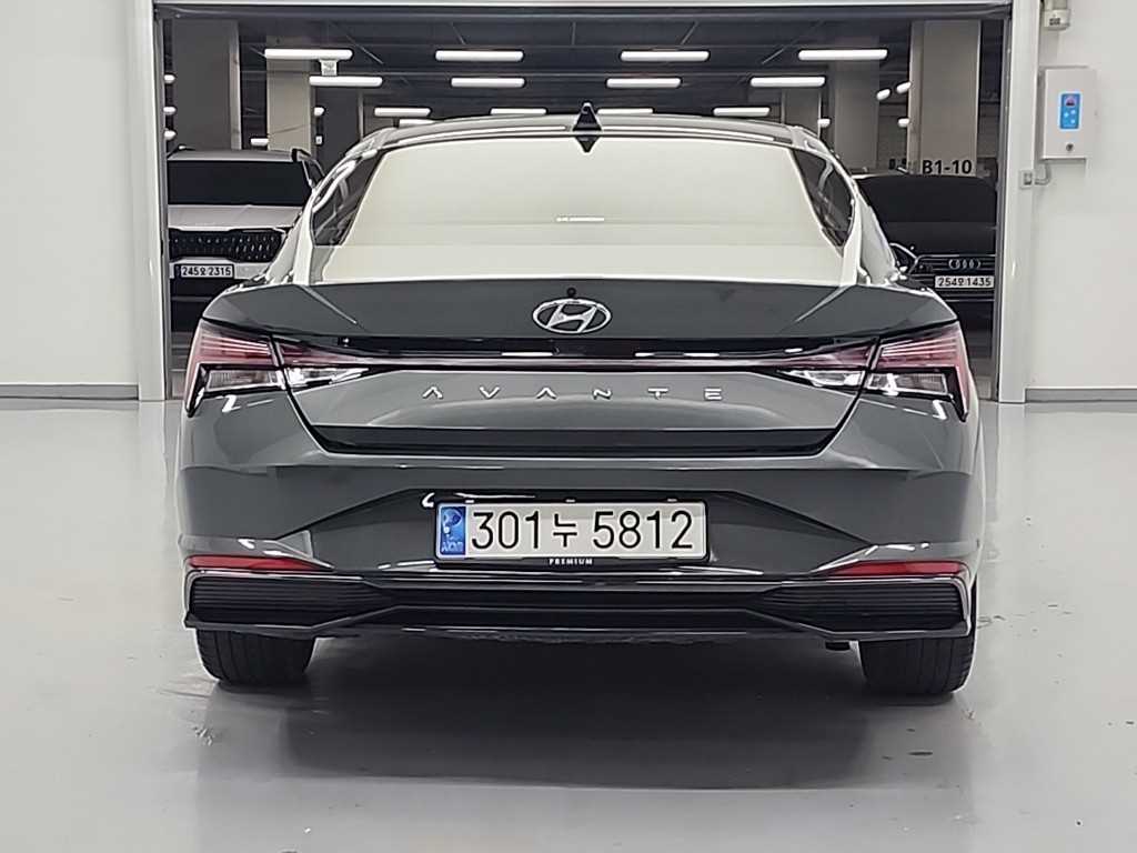 HYUNDAI Avante - Vista 3