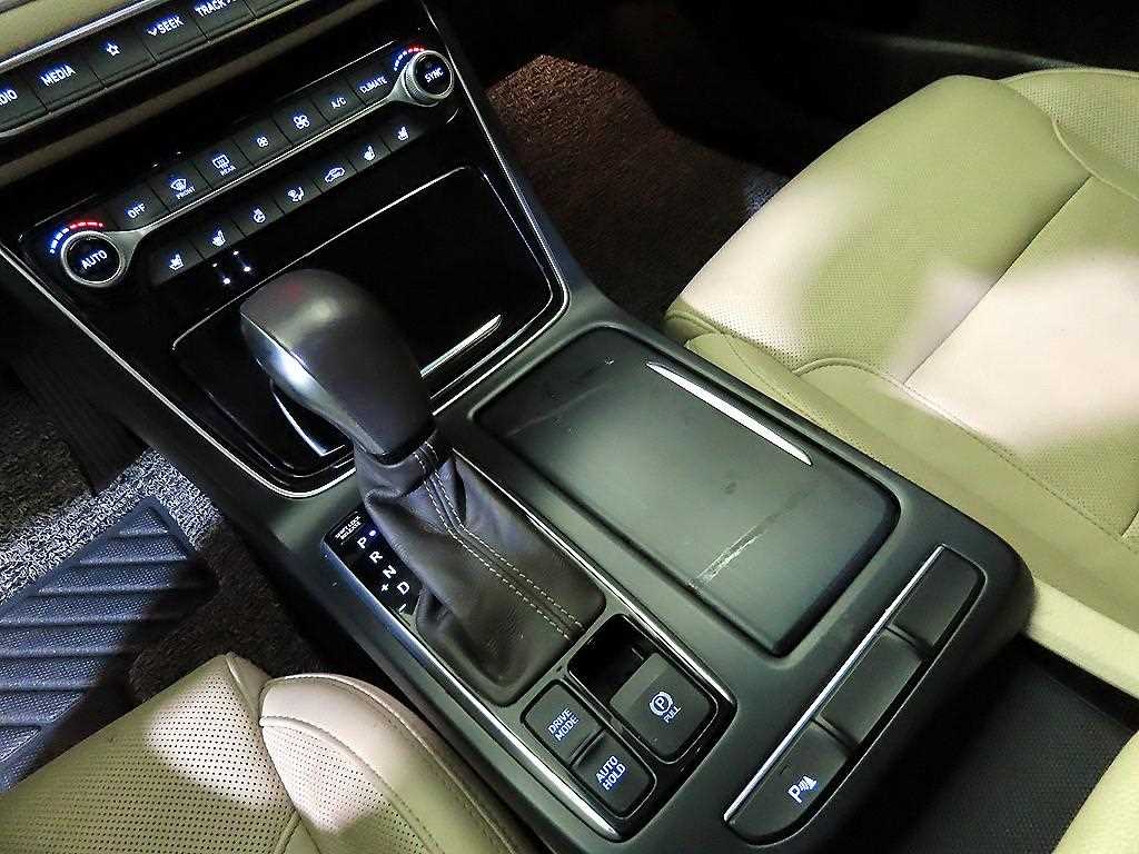 HYUNDAI Grandeur - Vista 12