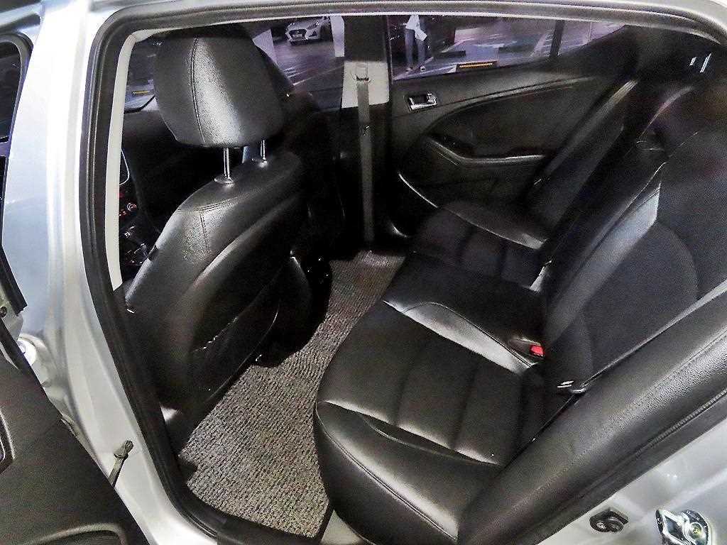 KIA K5 - Vista 6