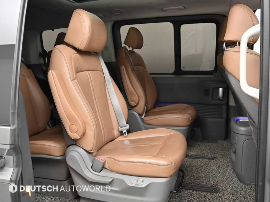 HYUNDAI Staria - Vista 12