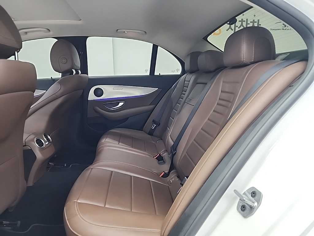 Mercedes Benz E class - Vista 12