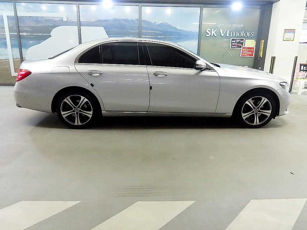 Mercedes Benz E class - Vista 3