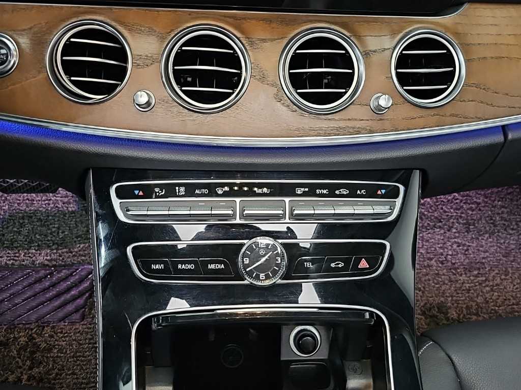 Mercedes Benz E class - Vista 10
