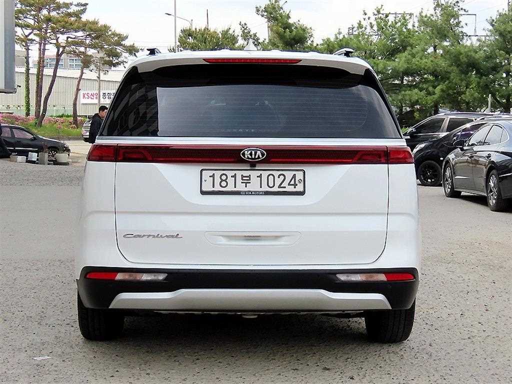 KIA Carnival - Vista 4