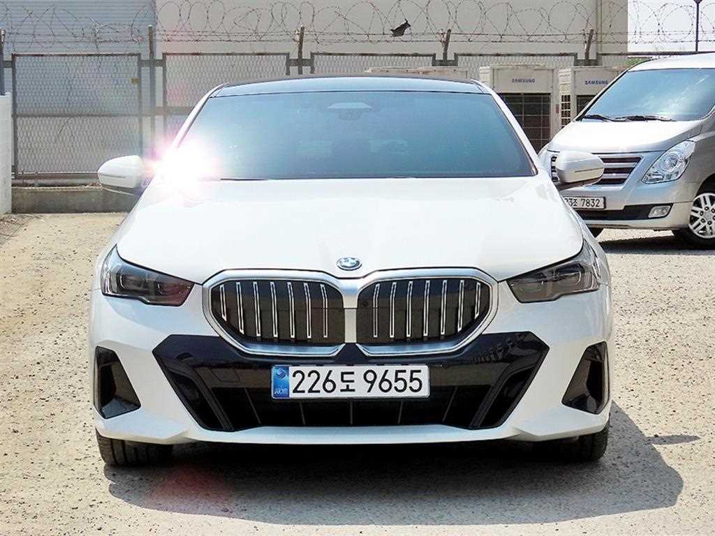 BMW 5 Series 2025 Blanco - Importación desde Corea - HF Imports Iquique - Foto 1