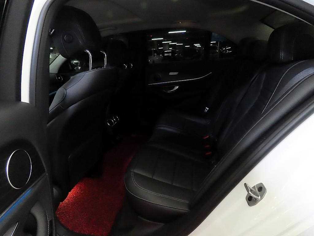 Mercedes Benz E class - Vista 7