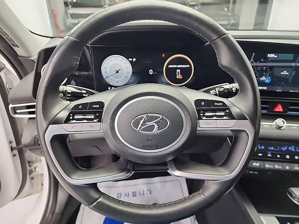 HYUNDAI Avante - Vista 9