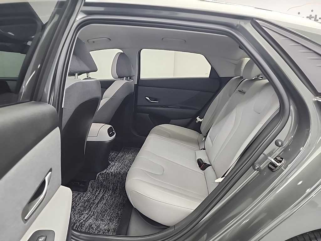HYUNDAI Avante - Vista 12