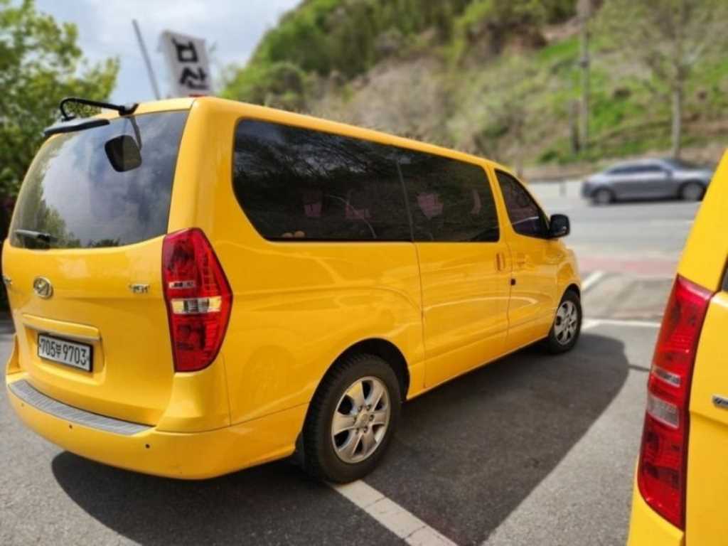 HYUNDAI Starex - Vista 5