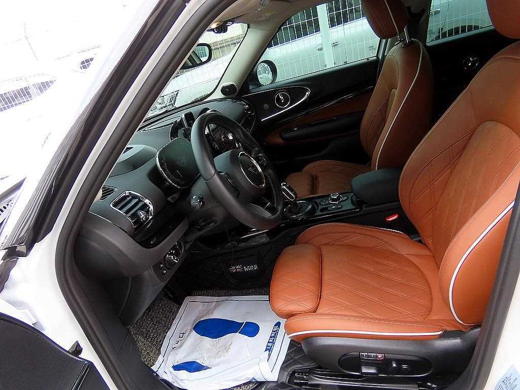 Mini Clubman - Vista 5