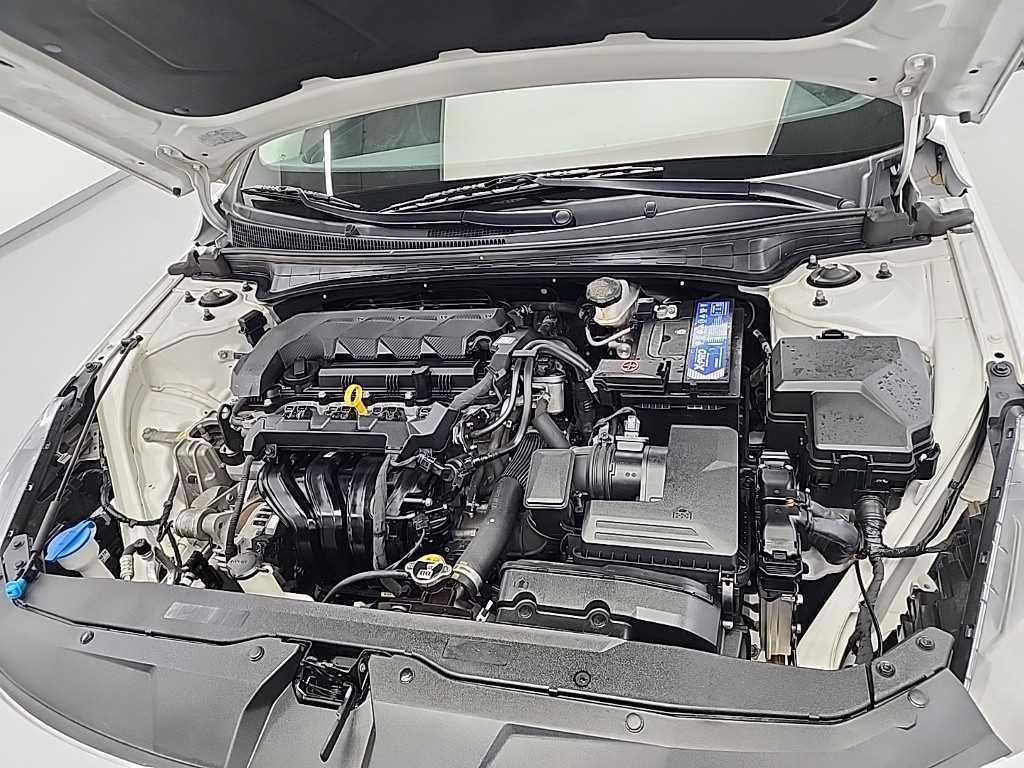 HYUNDAI Avante - Vista 5