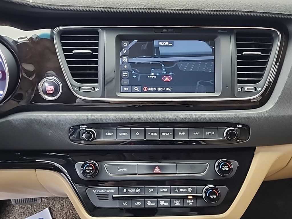KIA Carnival - Vista 10