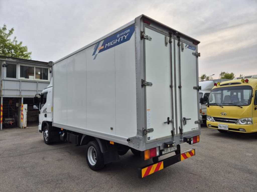 medium and large cargo truck - Vista 4