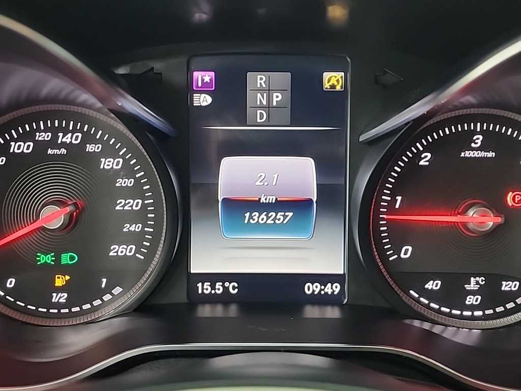 Mercedes Benz GLC Class - Vista 6