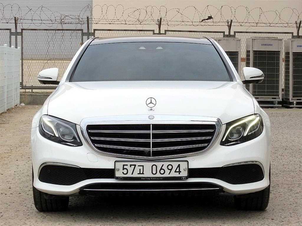 Mercedes Benz E class - Vista 3