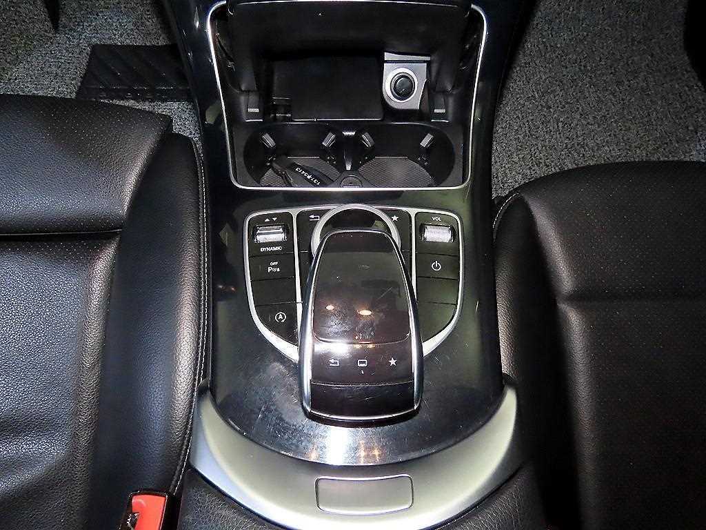 Mercedes Benz C Class - Vista 12
