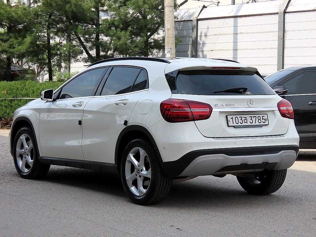 Mercedes Benz GLA Class - Vista 3