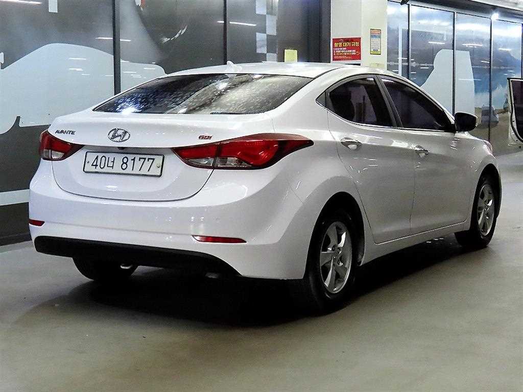 HYUNDAI Avante - Vista 4