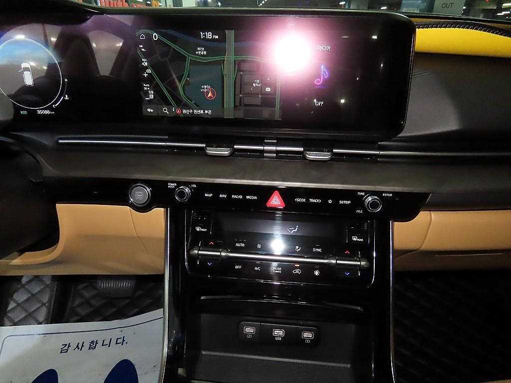KIA Carnival - Vista 11