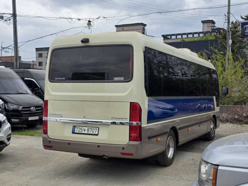 medium and large bus Hyundai bus - Vista 4