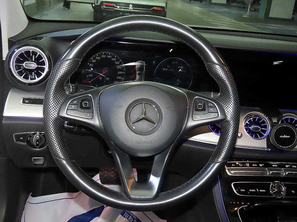 Mercedes Benz E class - Vista 8