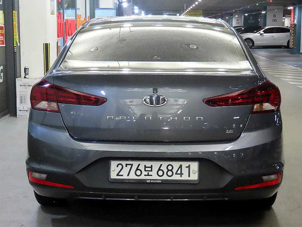HYUNDAI Avante - Vista 5