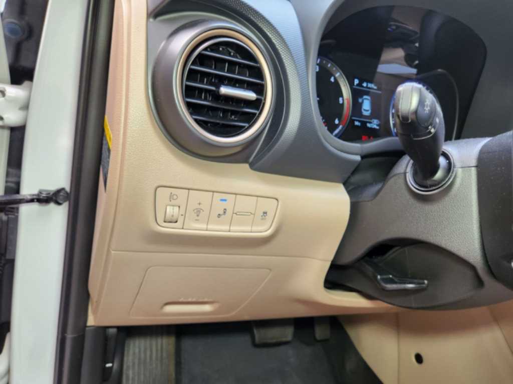 HYUNDAI Kona - Vista 12