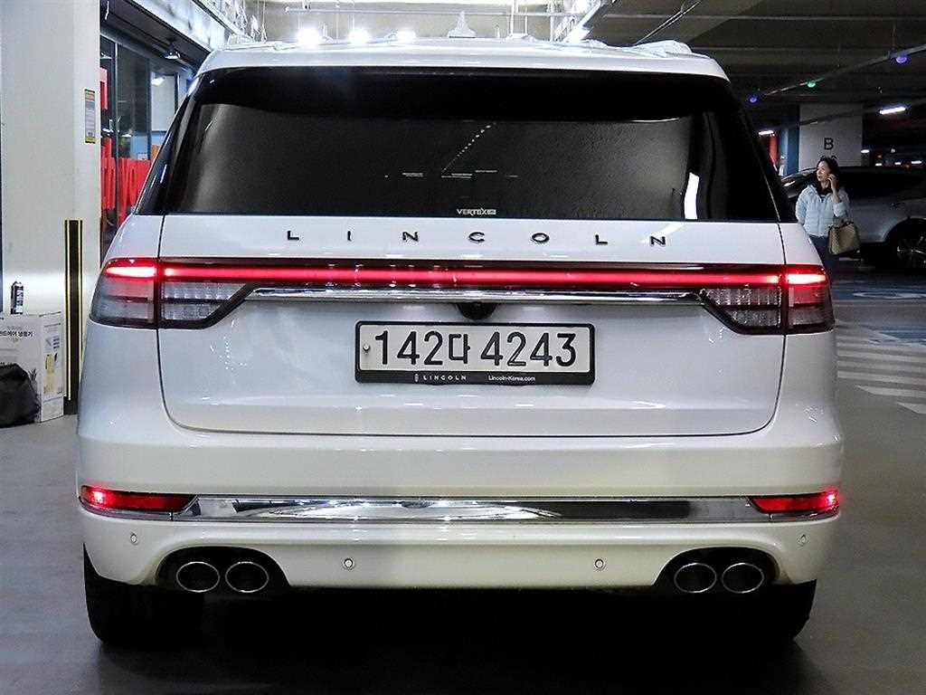 Lincoln Aviator - Vista 5