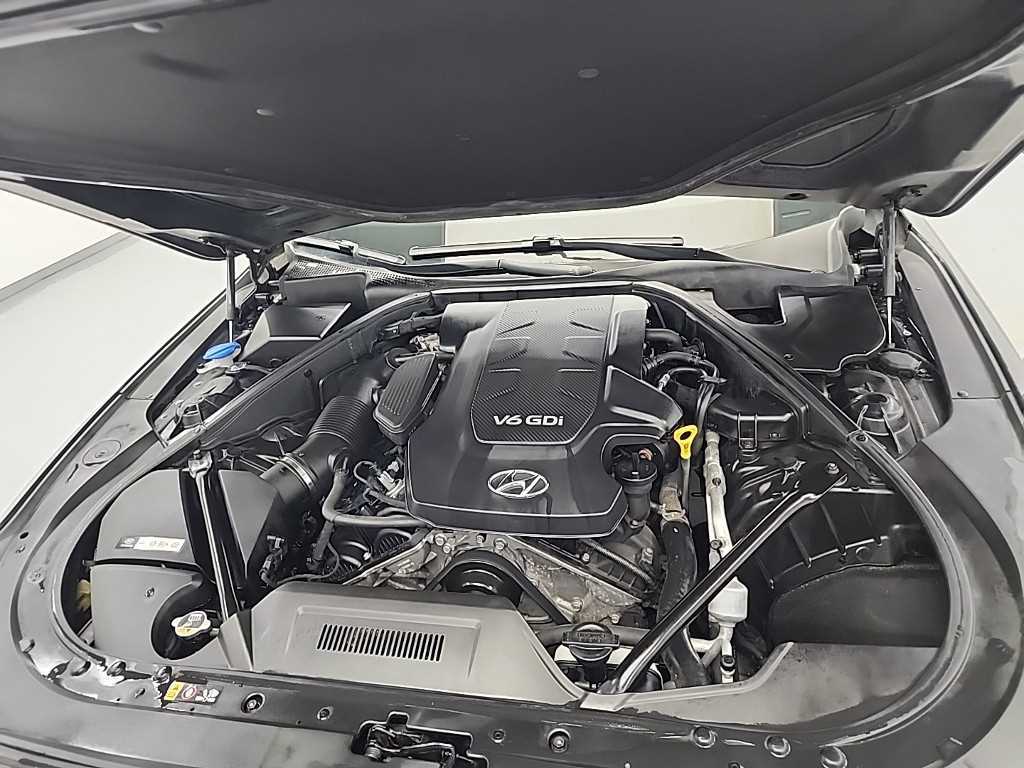 HYUNDAI Genesis - Vista 5