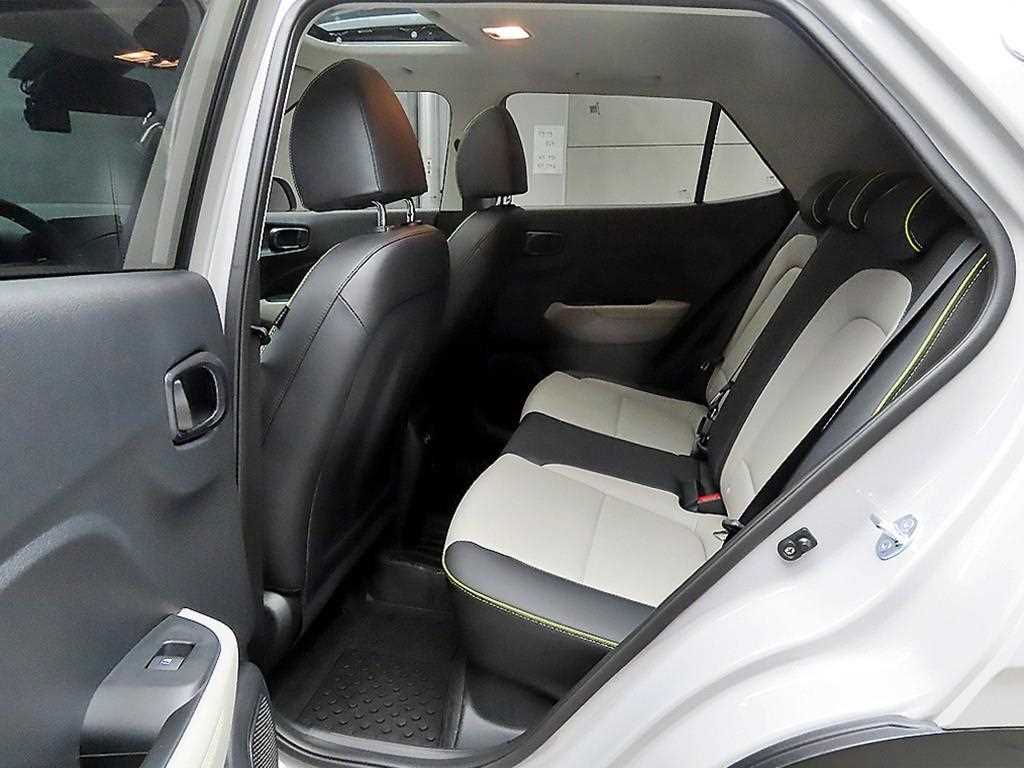 HYUNDAI Venue - Vista 6