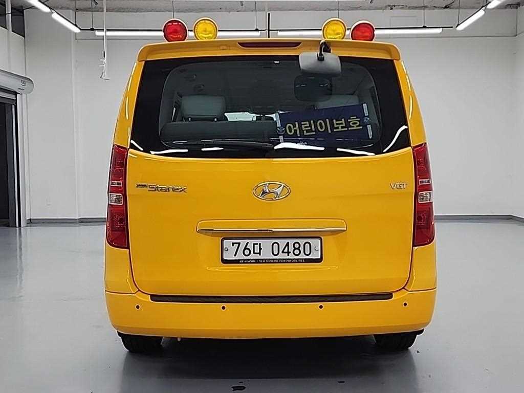 HYUNDAI Starex - Vista 3