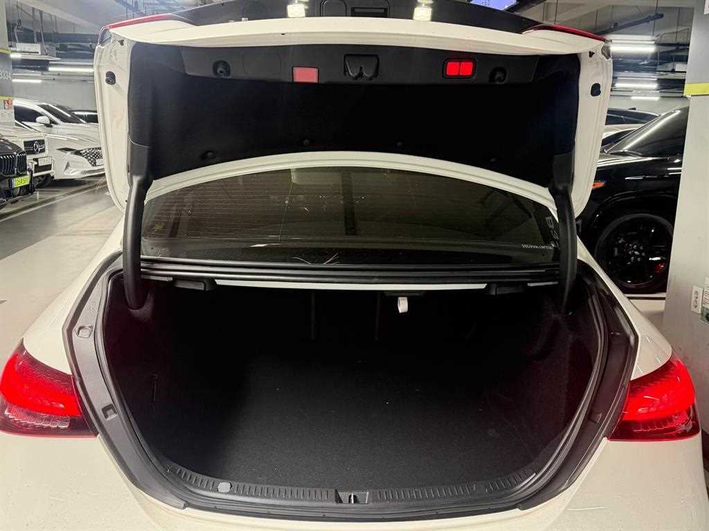 Mercedes Benz E class - Vista 5