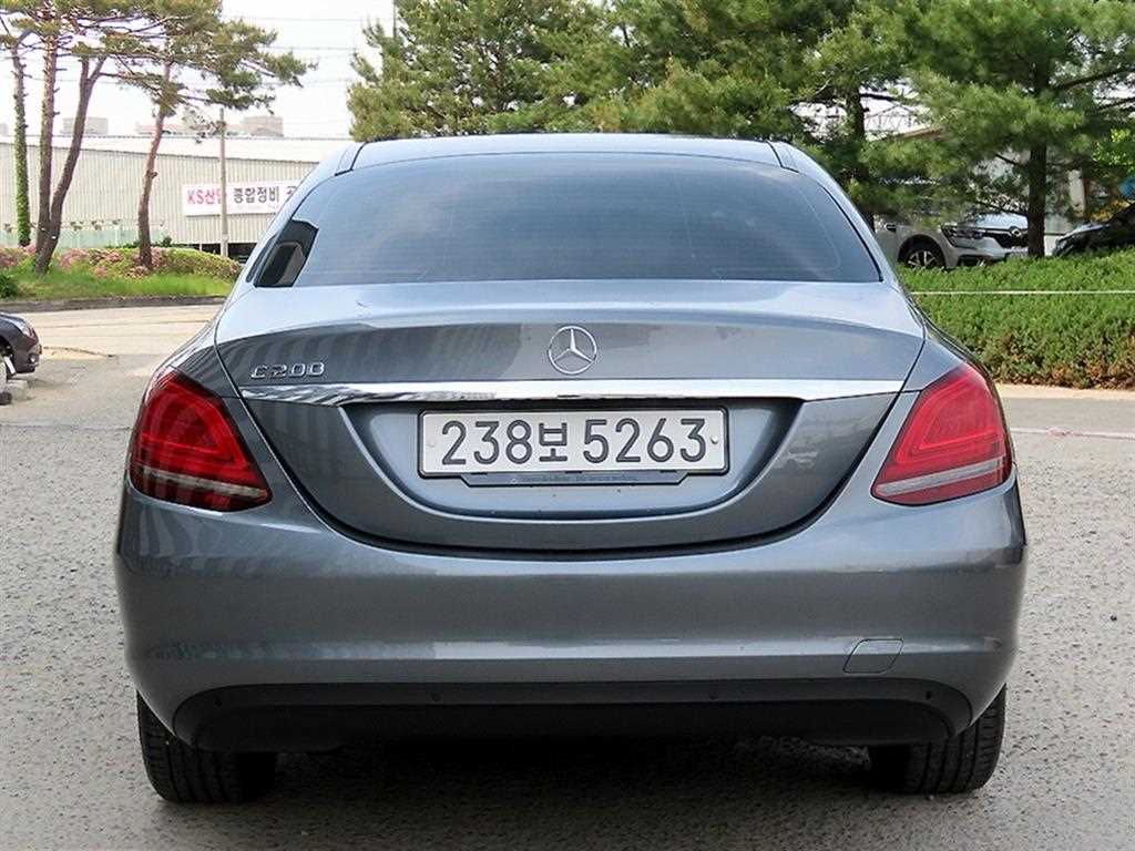 Mercedes Benz C Class - Vista 4