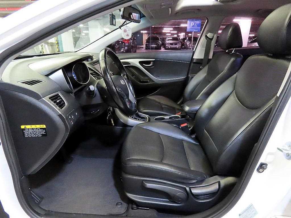 HYUNDAI Avante - Vista 6