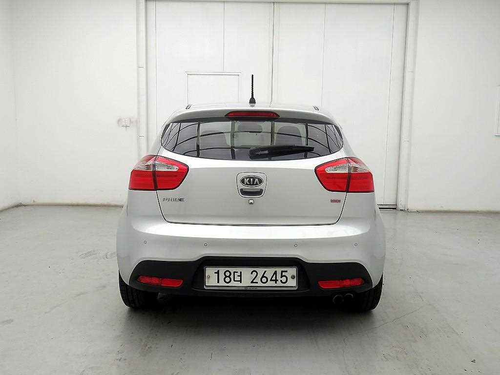 KIA Pride - Vista 3