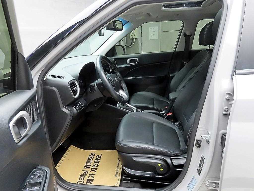 HYUNDAI Venue - Vista 5
