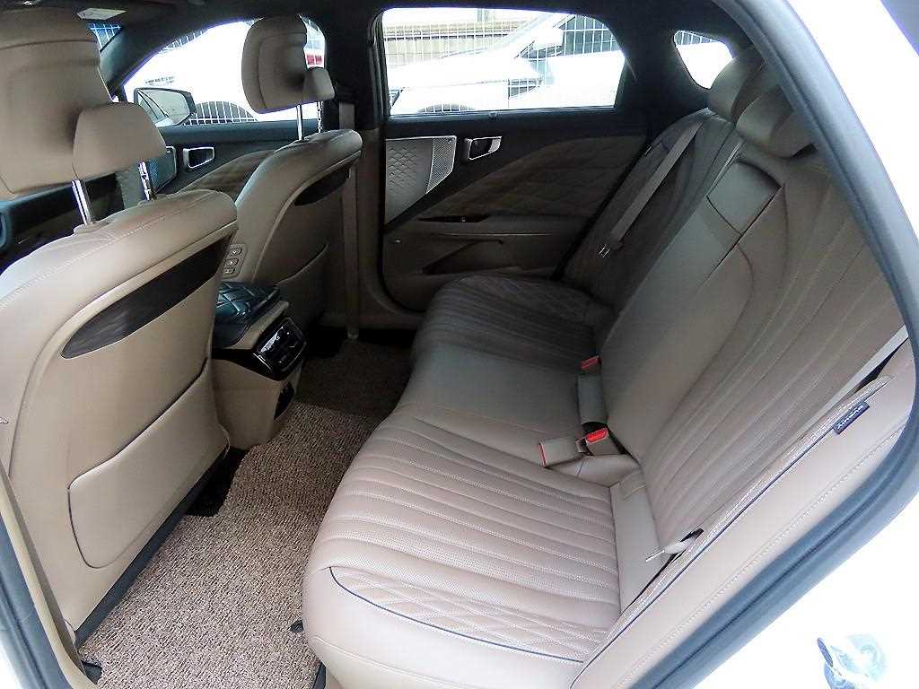 KIA K8 - Vista 6