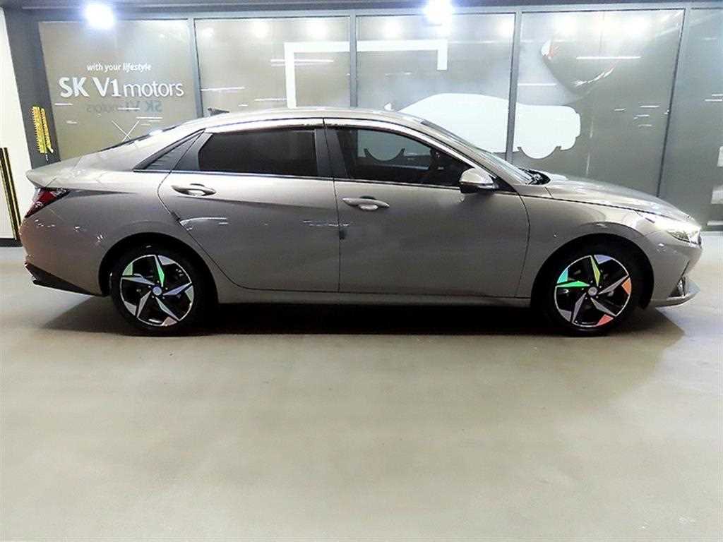 HYUNDAI Avante - Vista 3