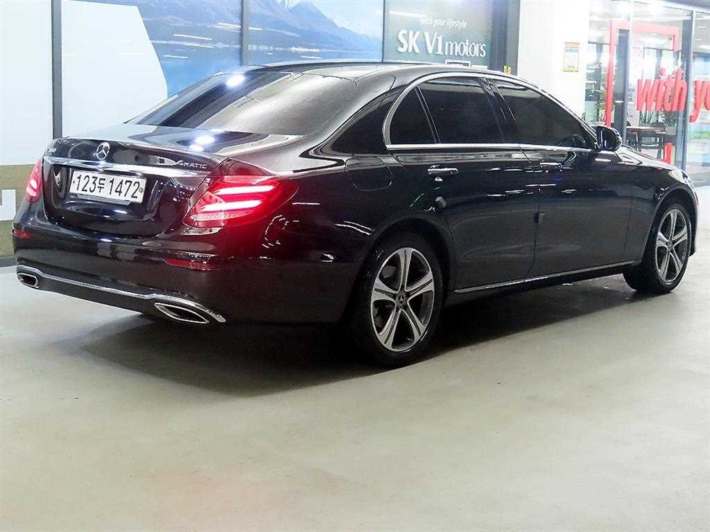 Mercedes Benz E class - Vista 4