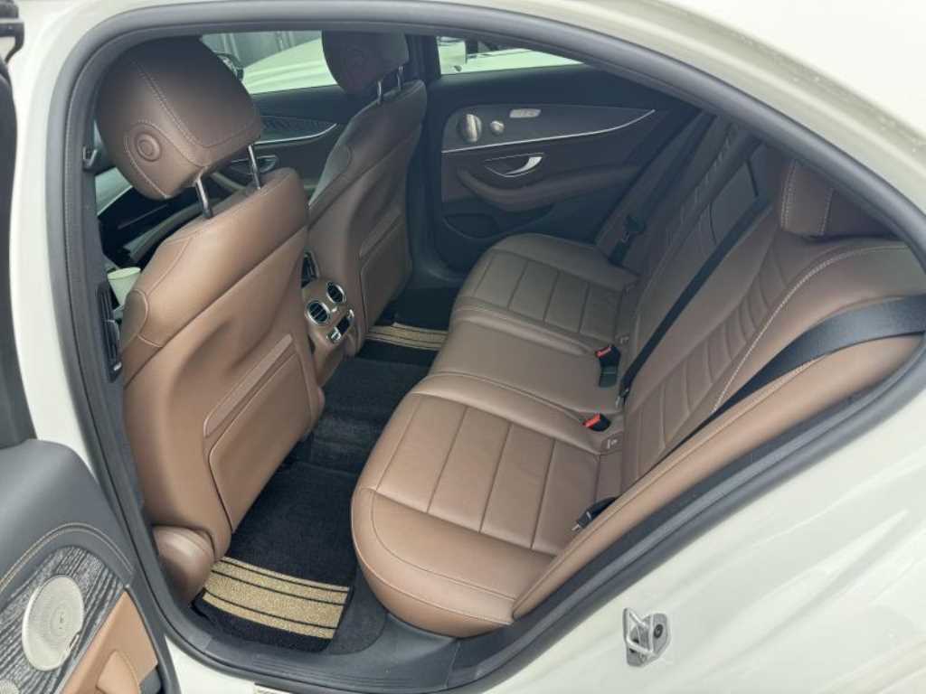 Mercedes Benz E class - Vista 12