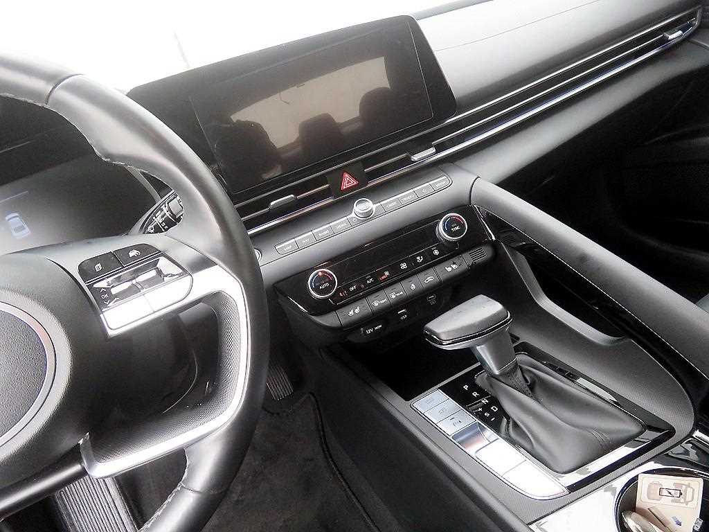 HYUNDAI Avante - Vista 9