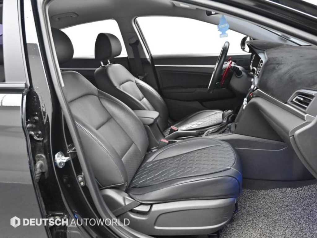 HYUNDAI Avante - Vista 9