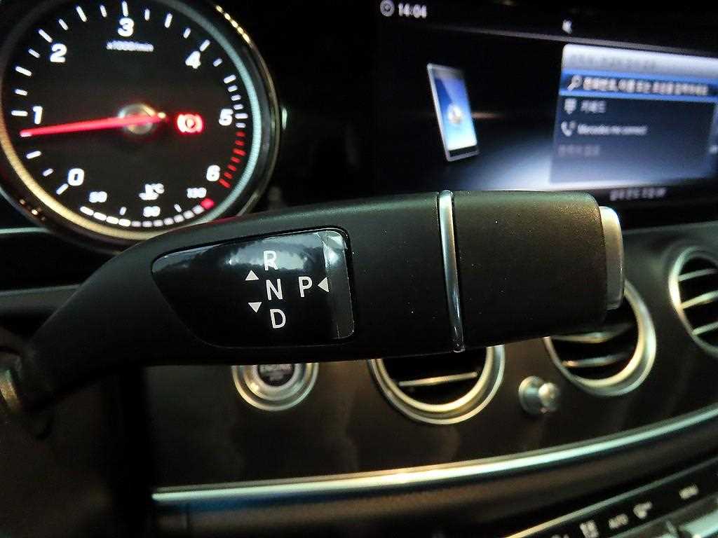 Mercedes Benz E class - Vista 12