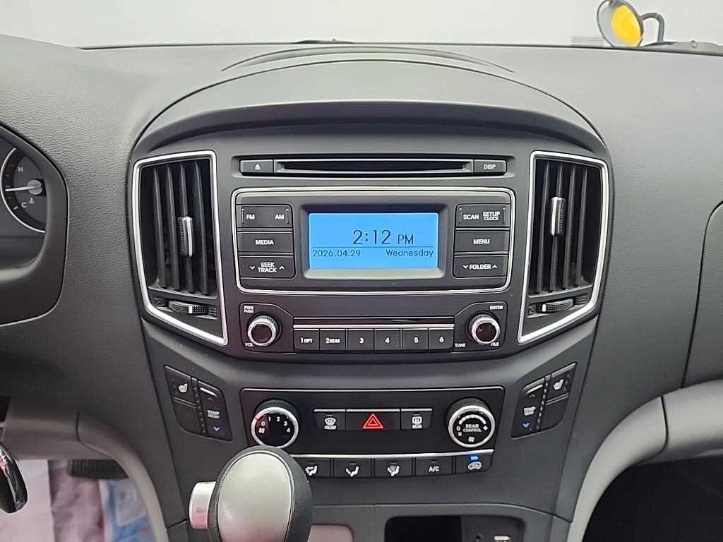 HYUNDAI Starex - Vista 10