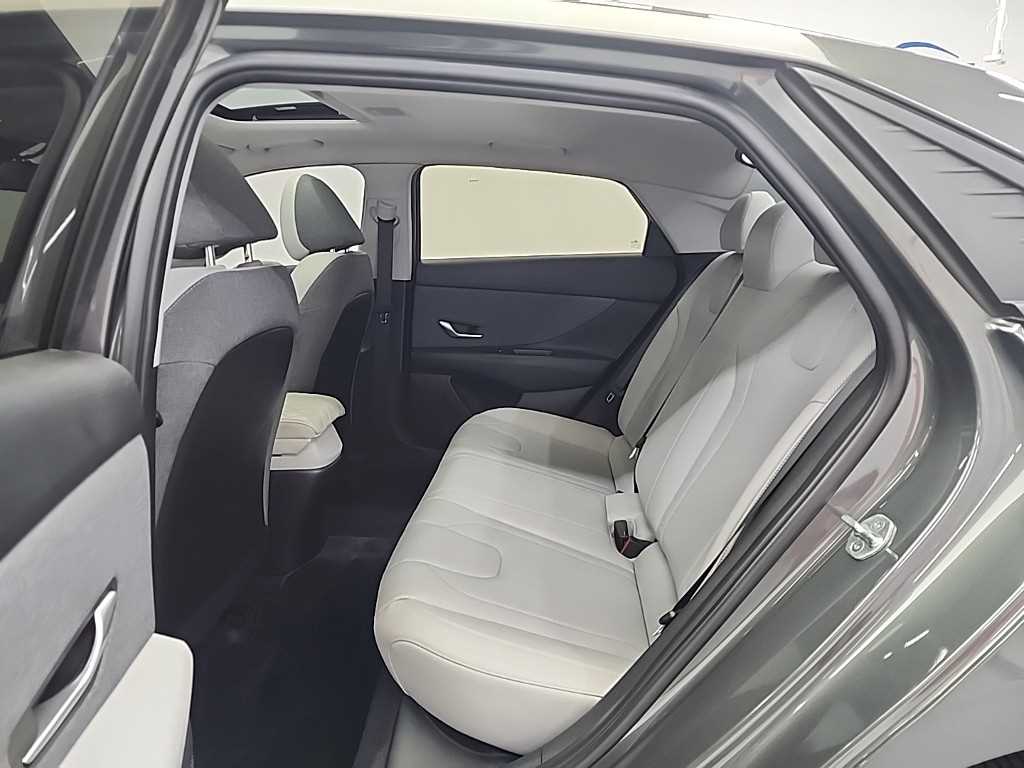 HYUNDAI Avante - Vista 12