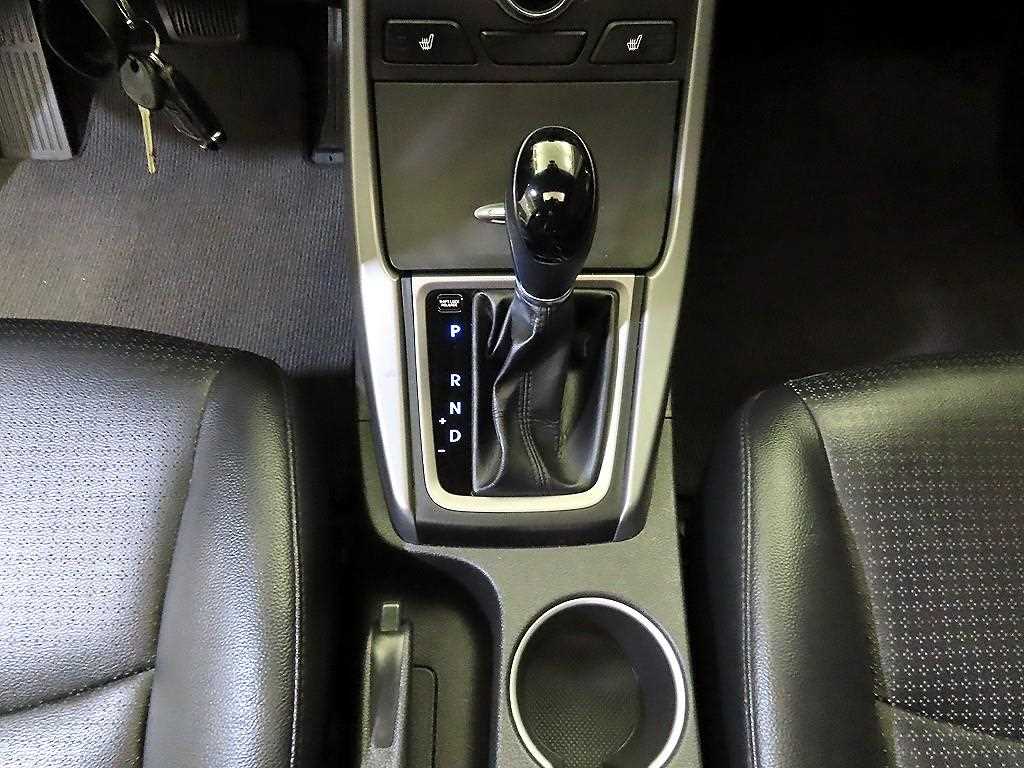 HYUNDAI Avante - Vista 12