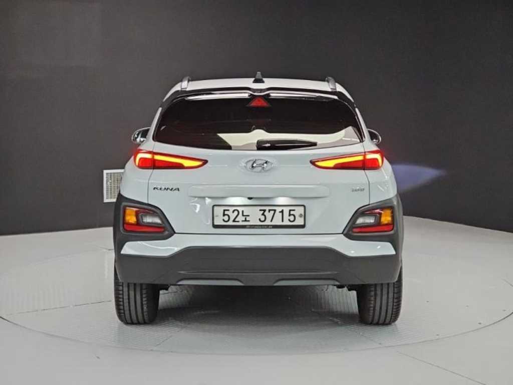 HYUNDAI Kona - Vista 4