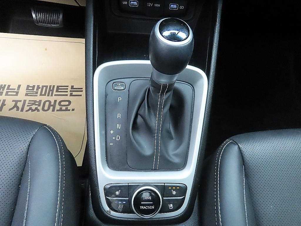 HYUNDAI Venue - Vista 10