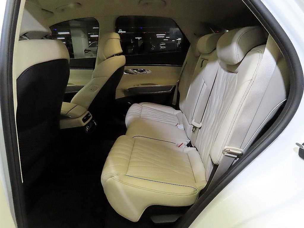 Genesis GV70 - Vista 7