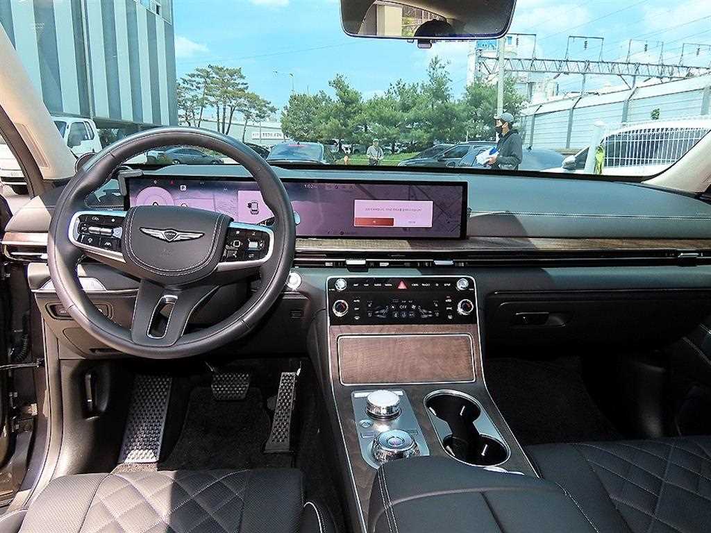 Genesis GV80 - Vista 7